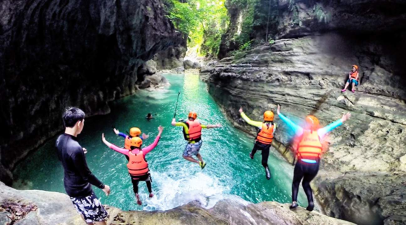 Visites et billets pour le canyoning aux chutes de Kawasan